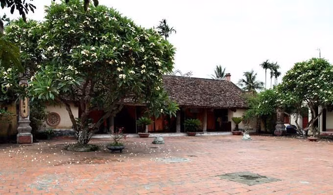 Toà nhà 7 gian lợp ngói tại Phủ Trịnh Toà nhà 7 gian lợp ngói tại Phủ Trịnh