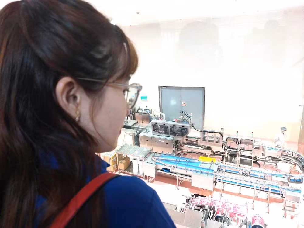 Dây chuyền sản xuất sử dụng máy tự động, toàn bộ nhà máy chỉ có khoảng 100 lao động. Dây chuyền sản xuất sử dụng máy tự động, toàn bộ nhà máy chỉ có khoảng 100 lao động.