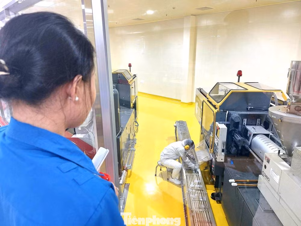 Với dây chuyền sản xuất hiện đại, sử dụng rất ít lao động.