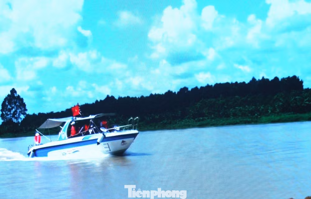 Thị xã Bến Cát nằm ở hướng Bắc của tỉnh Bình Dương, cách thành phố Thủ Dầu Một 20 km, cách TPHCM khoảng 50 km theo Quốc lộ 13, có sông Sài Gòn và sông Thị Tính chảy qua. Ngoài những công trình được thị xã Bến Cát đầu tư xây dựng để xứng tầm thành phố, địa phương này được tỉnh Bình Dương chọn để xây dựng Cảng sông với công suất 7 triệu tấn/năm tại xã An Tây (TX. Bến Cát). Tổng kinh phí mà Bình Dương dự chi cho dự án này gần 2.300 tỷ đồng. Vị trí Cảng nằm ở phía Bắc của tỉnh Bình Dương, giáp với dự án đường Vành đai 4 TPHCM.