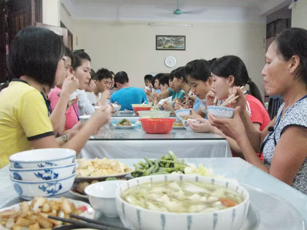 Bữa tối đầm ấm bên nhau của phụ huynh và sĩ tử.