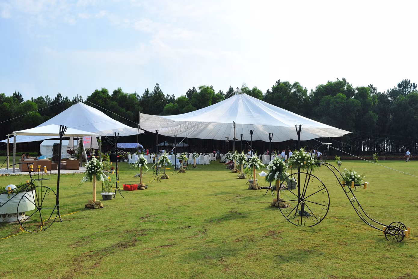 Tiệc sinh nhật 30 tuổi của người đẹp được tổ chức ở một resort vô cùng rộng rãi, thoáng đãng và sang trọng