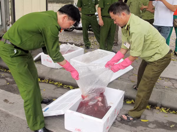 Toàn bộ số nội tạng trên đều được ngâm hóa chất, bốc mùi hôi thối