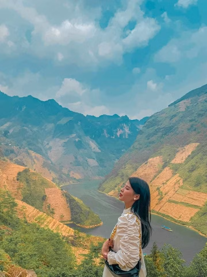 Dòng sông Nho Quế nhìn từ trên cao - Ảnh: Trang Huyền