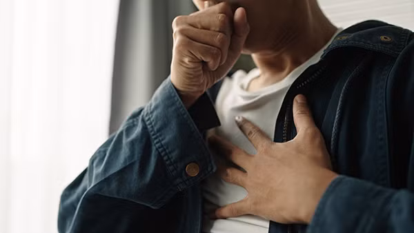 Ho kéo dài thường có nhiều nguyên nhân.