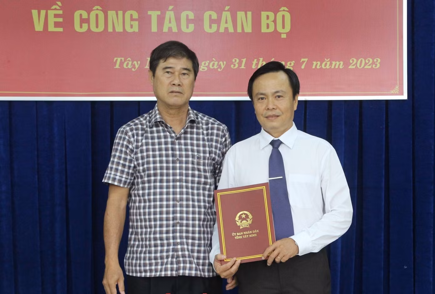 Ông Lương Minh Trí (phải), tân Giám đốc Quỹ Đầu tư phát triển Tây Ninh.