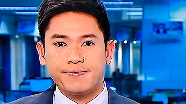 Phát thanh viên TVB Dung Gia Diệu chảy nước mắt không ngừng lúc đưa tin về bất động sản lao dốc ở Hong Kong (Trung Quốc).