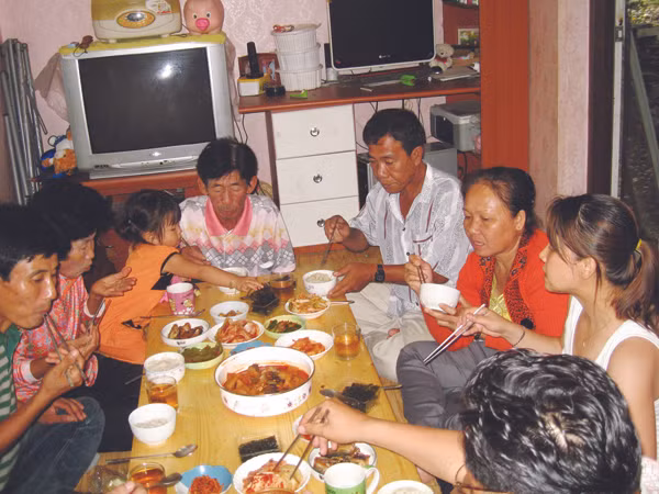 Bữa cơm đoàn tụ của gia đình Thúy