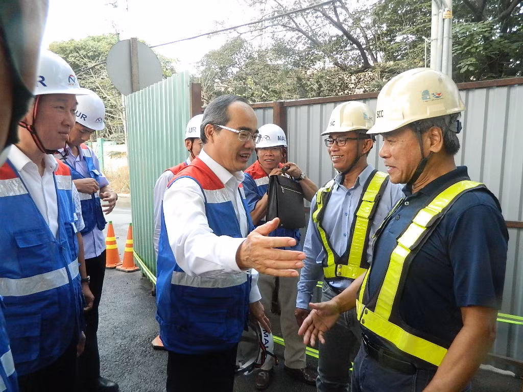 Bí thư TPHCM giải quyết 'nóng' vướng mắc trên công trường metro ảnh 1