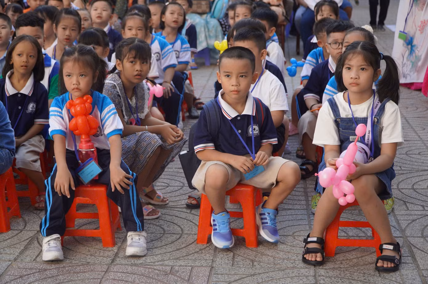 Học sinh Trường tiểu học Phan Văn Trị (quận 1, TPHCM) trong ngày khai giảng năm học 2024-2025. Ảnh: Nhàn Lê Học sinh Trường tiểu học Phan Văn Trị (quận 1, TPHCM) trong ngày khai giảng năm học 2024-2025. Ảnh: Nhàn Lê