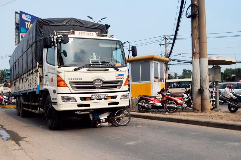 Thai phụ tử vong dưới bánh xe tải ảnh 1