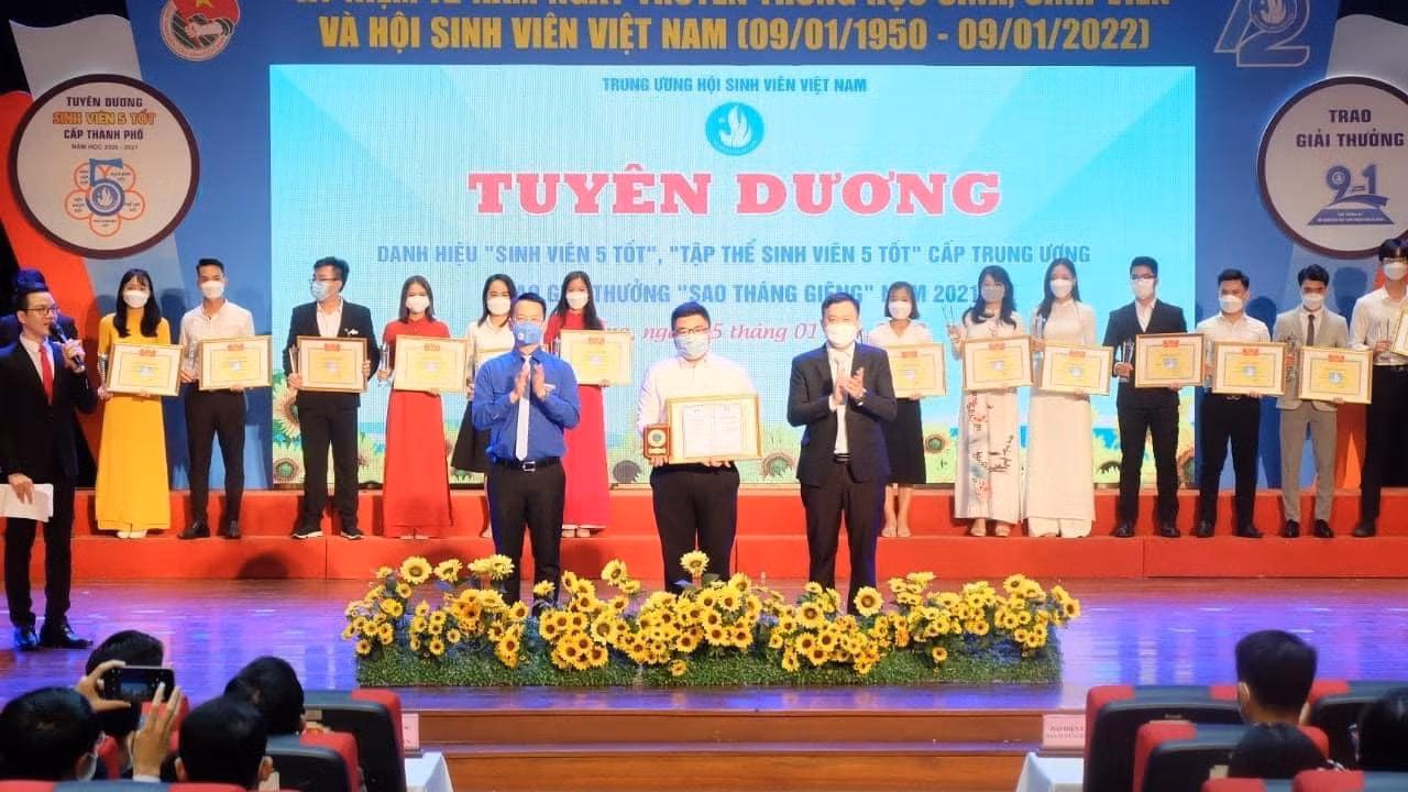 TP. Đà Nẵng có 65 cá nhân đạt danh hiệu 'Sinh viên 5 tốt'.