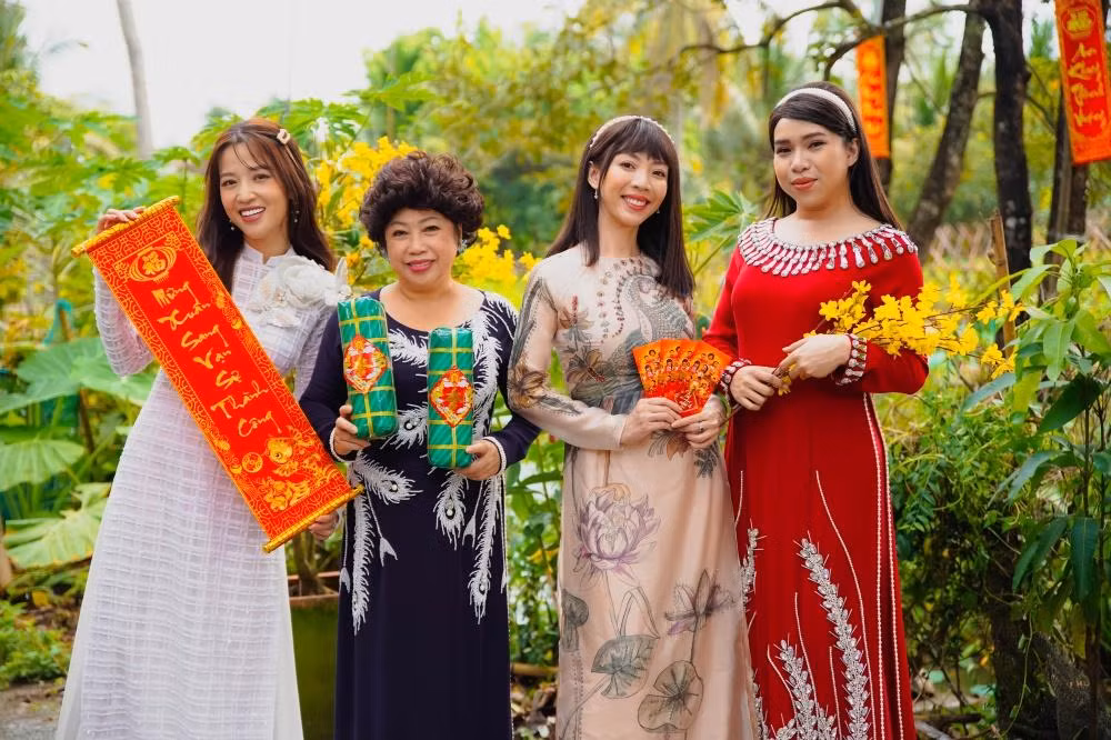 Puka, Phi Phụng, Thu Trang, Susu.