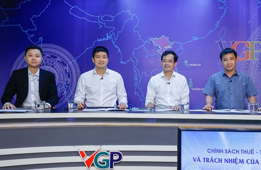 Các khách mời tham gia cuộc tọa đàm.
