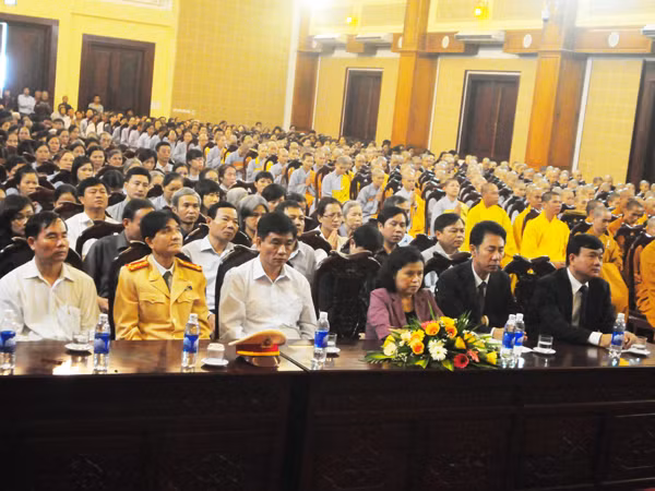 Đông đảo đại biểu Ủy ban ANGT Quốc gia và các Tăng ni, Phật tử về dự lễ cầu siêu. Ảnh: Tuấn Nguyễn. Đông đảo đại biểu Ủy ban ANGT Quốc gia và các Tăng ni, Phật tử về dự lễ cầu siêu. Ảnh: Tuấn Nguyễn