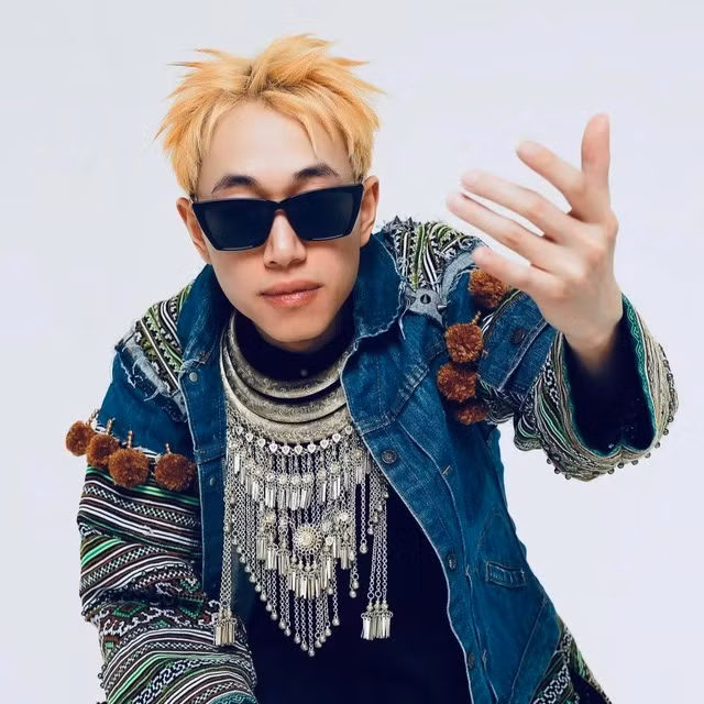 Rapper Double2T, Hieuthuhai, Rhyder đối đầu trong hạng mục Gương mặt trẻ ấn tượng lĩnh vực nghệ thuật.