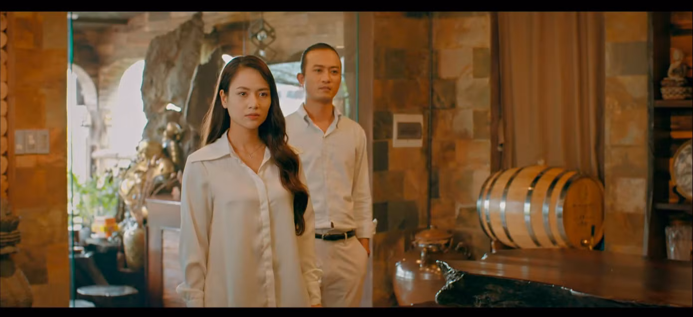 Mối quan hệ tình cảm phức tạp của tuyến nhân vật chính trong phim khiến khán giả chán nản.