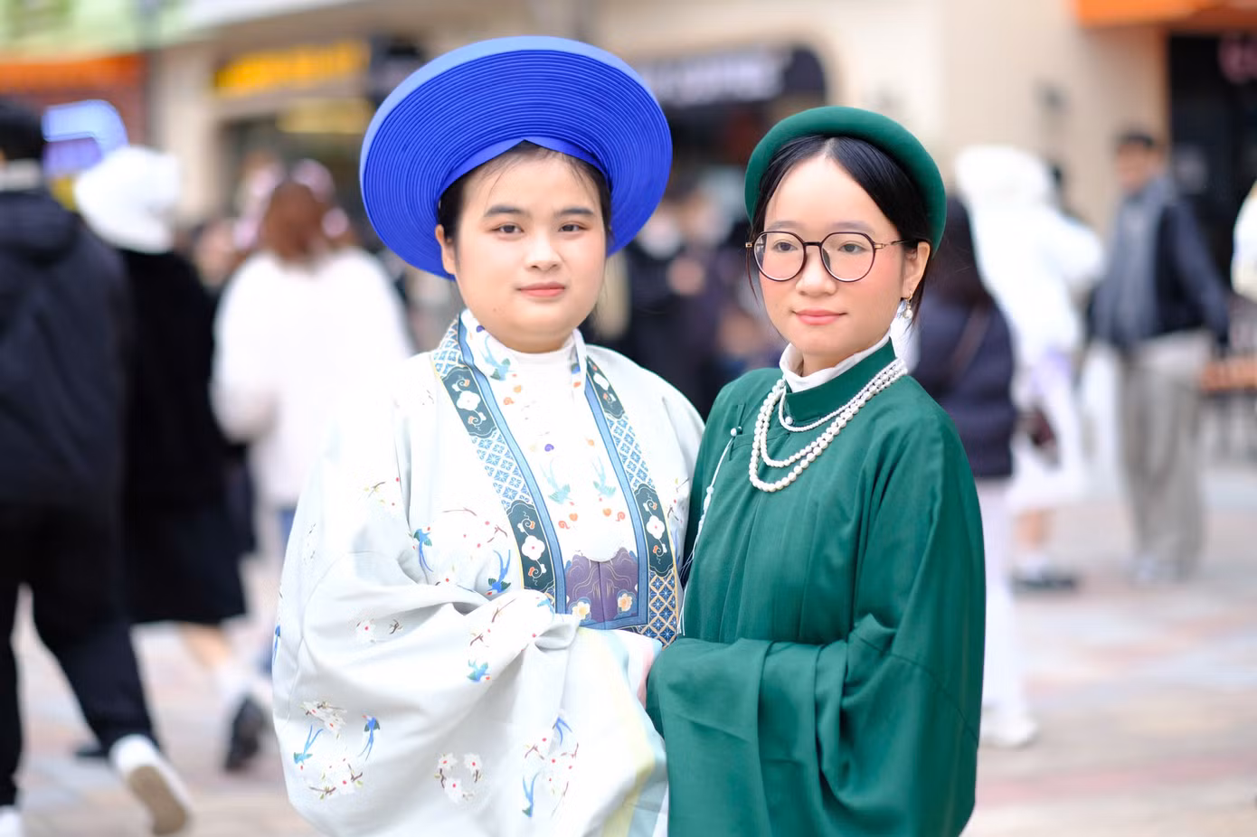 Một trong những trang phục được nhiều người lựa chọn khi "đu" show Anh trai vượt ngàn chông gai là cổ phục. Với nhiều người, chương trình thật sự mang văn hóa, cổ phục Việt đến gần giới trẻ hơn.
