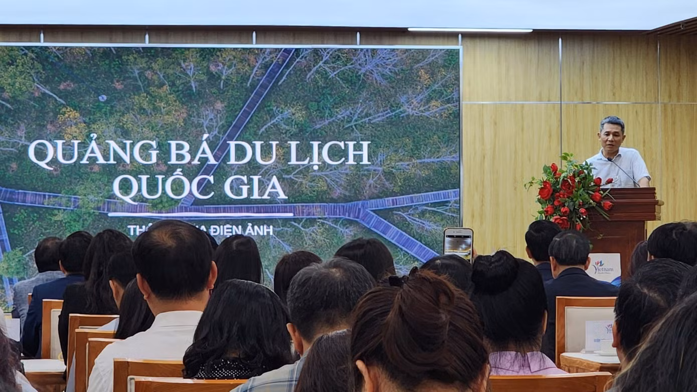 Ông Nguyễn Châu Á - Tổng giám đốc của Oxalis Adventure - giới thiệu về chương trình Việt Nam Expo in Hollywood.