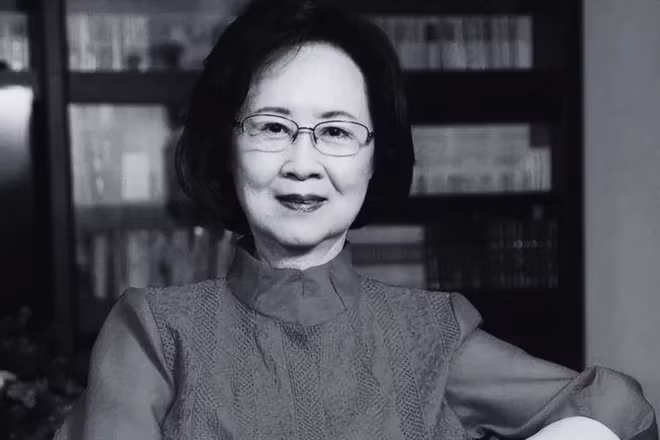 Theo truyền thông, nhà văn Quỳnh Dao tự tử và qua đời tại nhà riêng. Theo truyền thông, nhà văn Quỳnh Dao tự tử và qua đời tại nhà riêng.