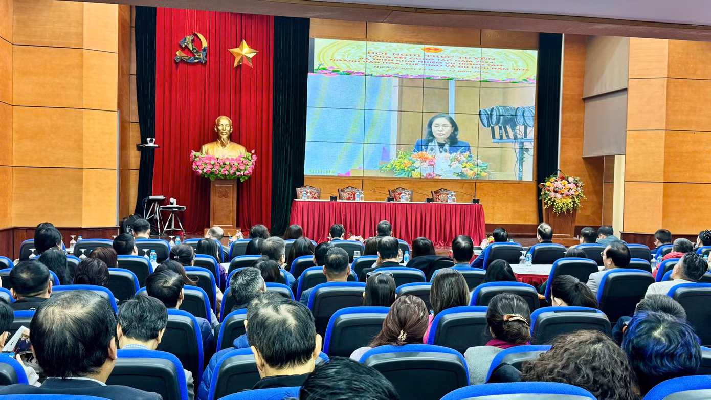 Hội nghị được kết nối trực tuyến từ điểm cầu chính tại trụ sở Chính phủ tới trụ sở Bộ VHTTDL, cùng hơn 770 điểm cầu. Hội nghị được kết nối trực tuyến từ điểm cầu chính tại trụ sở Chính phủ tới trụ sở Bộ VHTTDL, cùng hơn 770 điểm cầu.