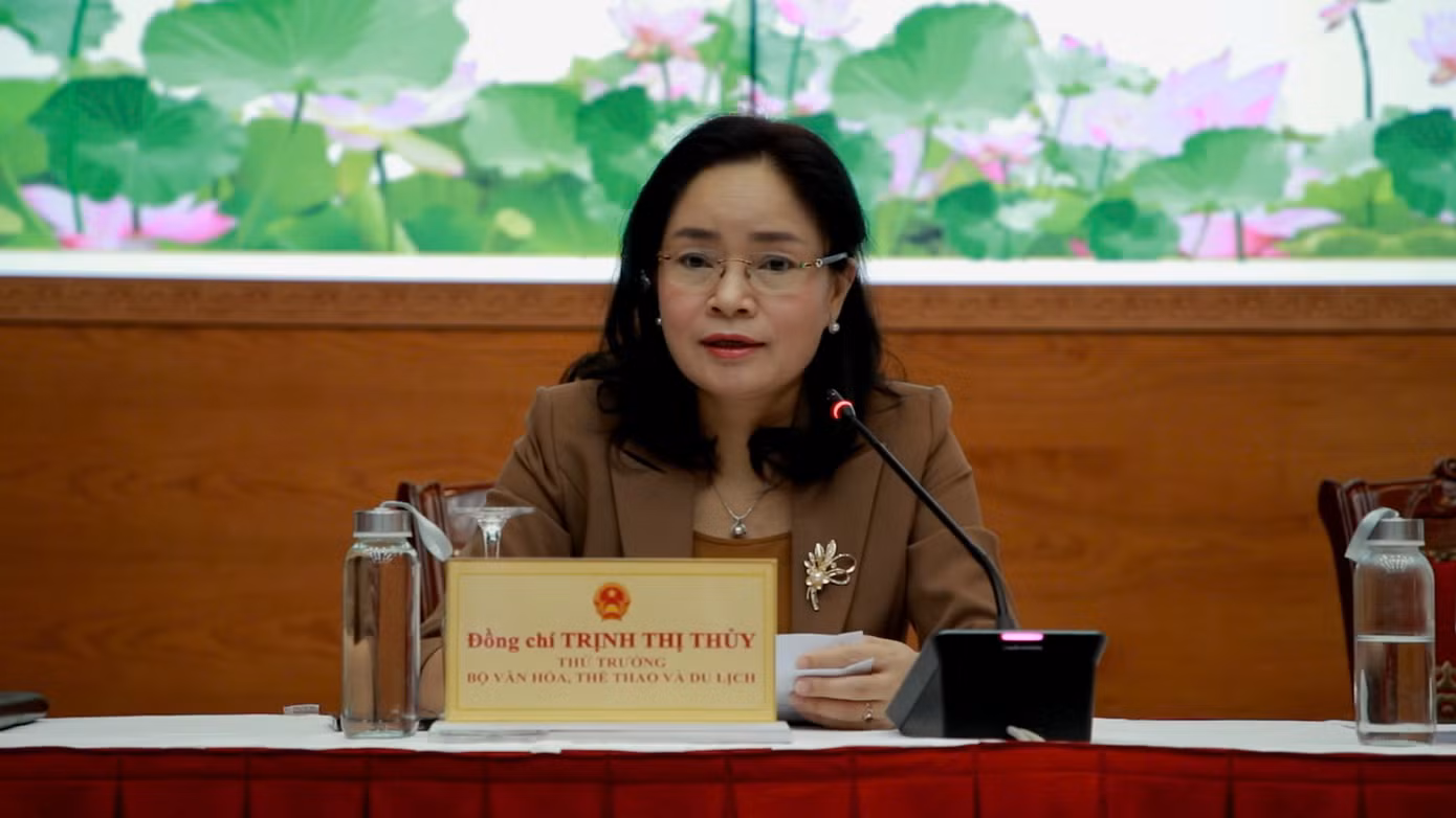Thứ trưởng Bộ VHTTDL Trịnh Thị Thủy thông tin về hai sự kiện được tổ chức trong tháng 11 tại Làng Văn hóa Du lịch các dân tộc Việt Nam.