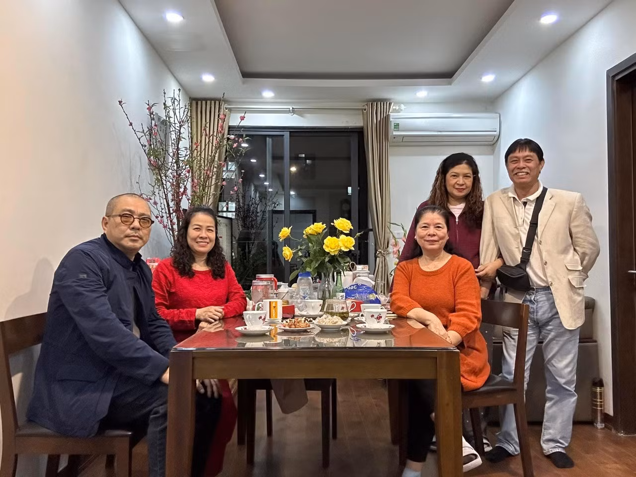 Với NSƯT Kim Tiến, Á hậu Thu Mai là một cô gái đẹp, chu toàn và giàu tình cảm.