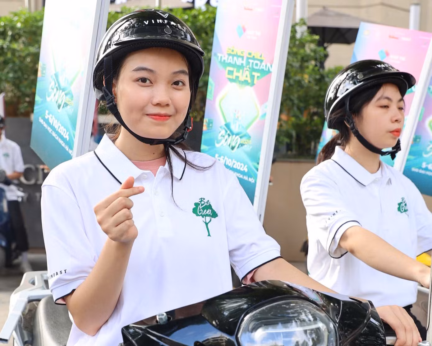 Tại đây, người dân được tham gia chuỗi sự kiện giải trí, mua sắm và cơ hội trải nghiệm các công nghệ thanh toán hiện đại trong đó 100% không sử dụng tiền mặt. Hoa hậu Đỗ Thị Hà - Đại sứ Ngày Thẻ Việt Nam 2024 - và nhiều nghệ sĩ nổi tiếng góp mặt tại Sóng Festival.