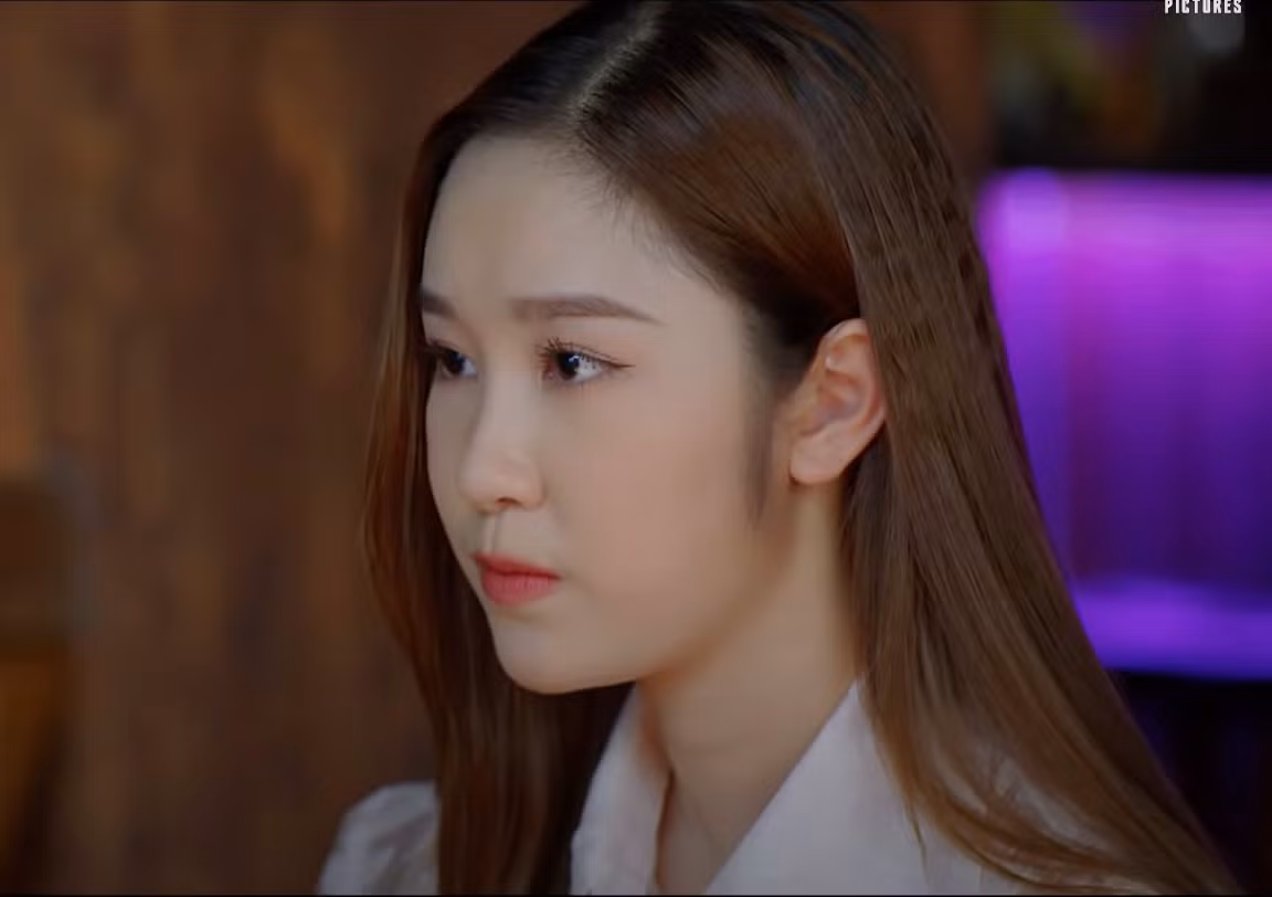 Hân (Việt Hoa) thẳng thừng vạch mặt Linh khiến cô ta tức giận không thể thốt lên lời.