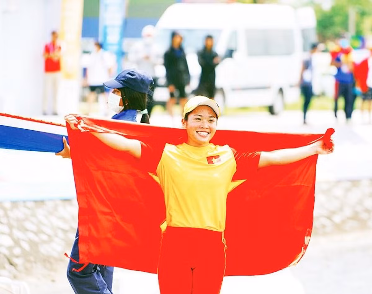 VĐV đua thuyền Nguyễn Thị Hương, VĐV cầu lông Nguyễn Thùy Linh, VĐV bắn súng Trịnh Thu Vinh, cầu thủ Nguyễn Tiến Linh được đề cử là Gương mặt trẻ ấn tượng lĩnh vực thể thao.