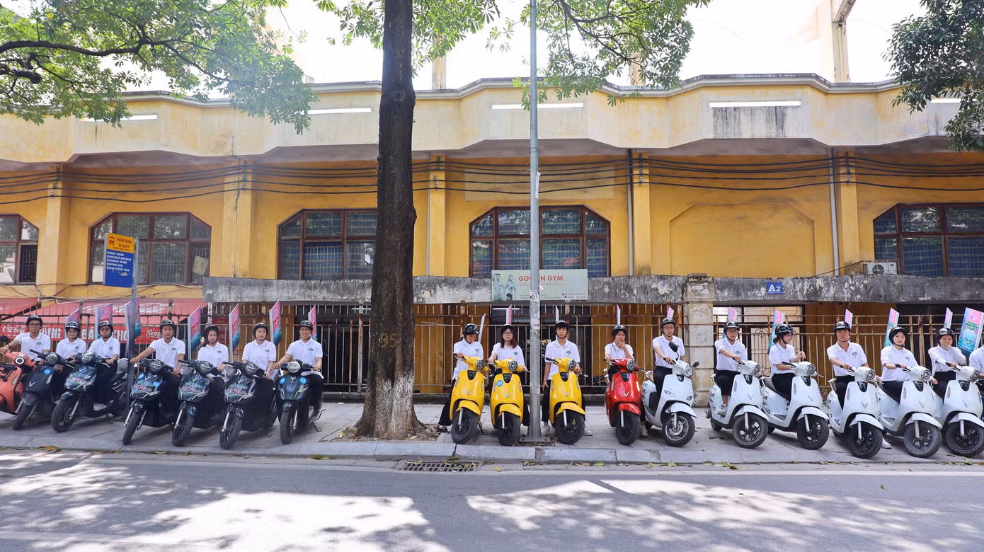Sự kiện điểm nhấn của Ngày thẻ Việt Nam 2024 là chuỗi hoạt động trải nghiệm công nghệ thanh toán, mua sắm giải trí Ngày thẻ Việt Nam 2024 - Sóng Festival sẽ diễn ra trong hai ngày 5-6/10 tại sân vận động Bách khoa Hà Nội, với sự tham gia của 26 ngân hàng thương mại, tổ chức thẻ quốc tế, gần 100 doanh nghiệp đến từ các lĩnh vực bán lẻ, tiêu dùng, công nghệ...