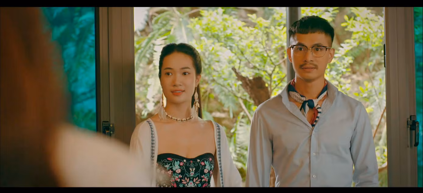 Mối quan hệ tình cảm phức tạp của tuyến nhân vật chính trong phim khiến khán giả chán nản.