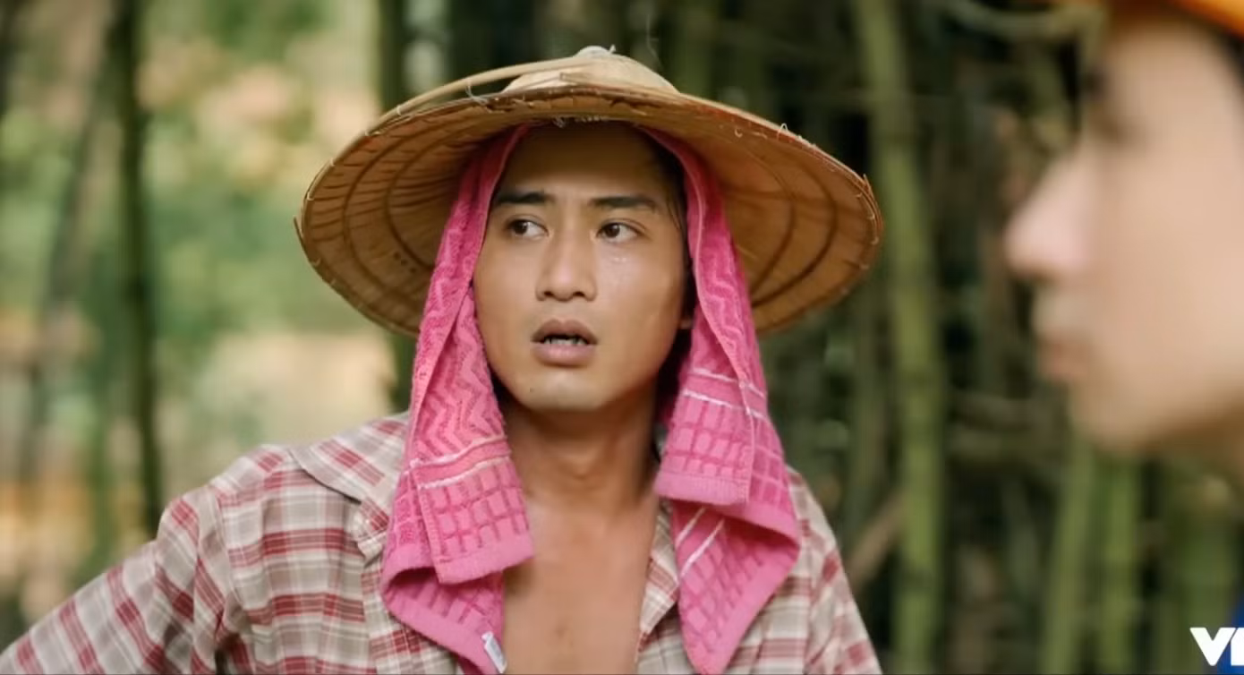 Doãn Quốc Đam liên tục xuất hiện trên sóng giờ vàng với các vai phụ độc, dị. Doãn Quốc Đam liên tục xuất hiện trên sóng giờ vàng với các vai phụ độc, dị.