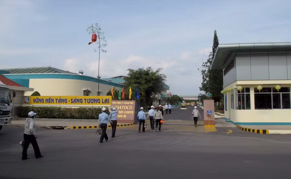 Người dân kiến nghị di dời Nhà máy thuốc lá Khatoco vì gây ô nhiễm môi trường. Ảnh Khatoco.