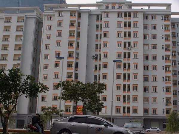 Người dân phải sống trong cảnh không điện, không nước tại tòa nhà B6, khu Nam Trung Yên 