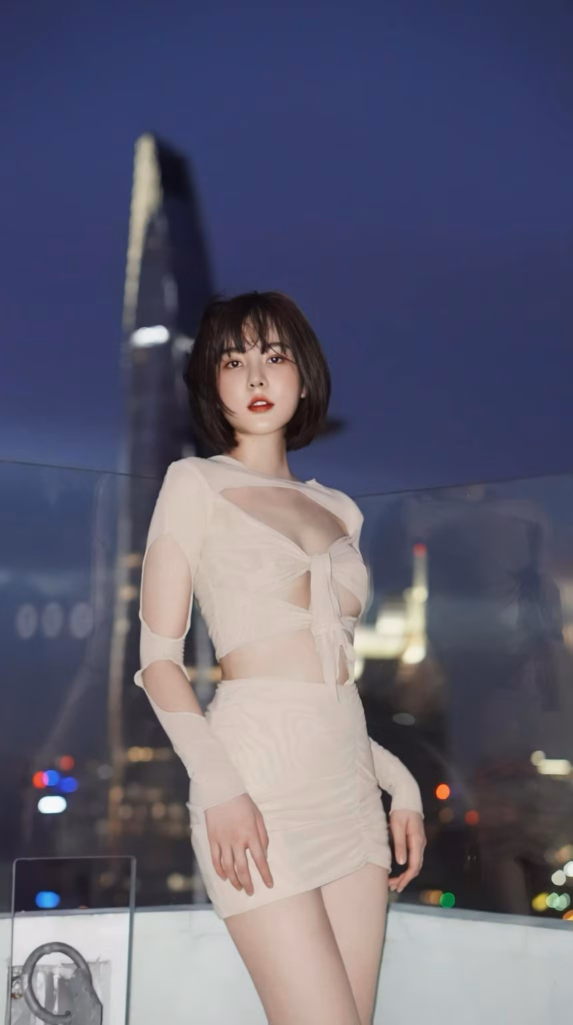 Hồng Diễm sở hữu chiều cao 1m76 và sắc vóc nóng bỏng. Hồng Diễm sở hữu chiều cao 1m76 và sắc vóc nóng bỏng.