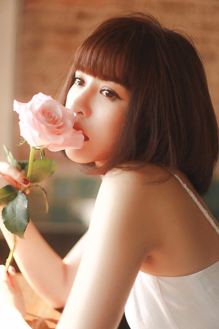 Hồng Diễm sở hữu nhan sắc trong trẻo như búp bê. Hồng Diễm sở hữu nhan sắc trong trẻo như búp bê.