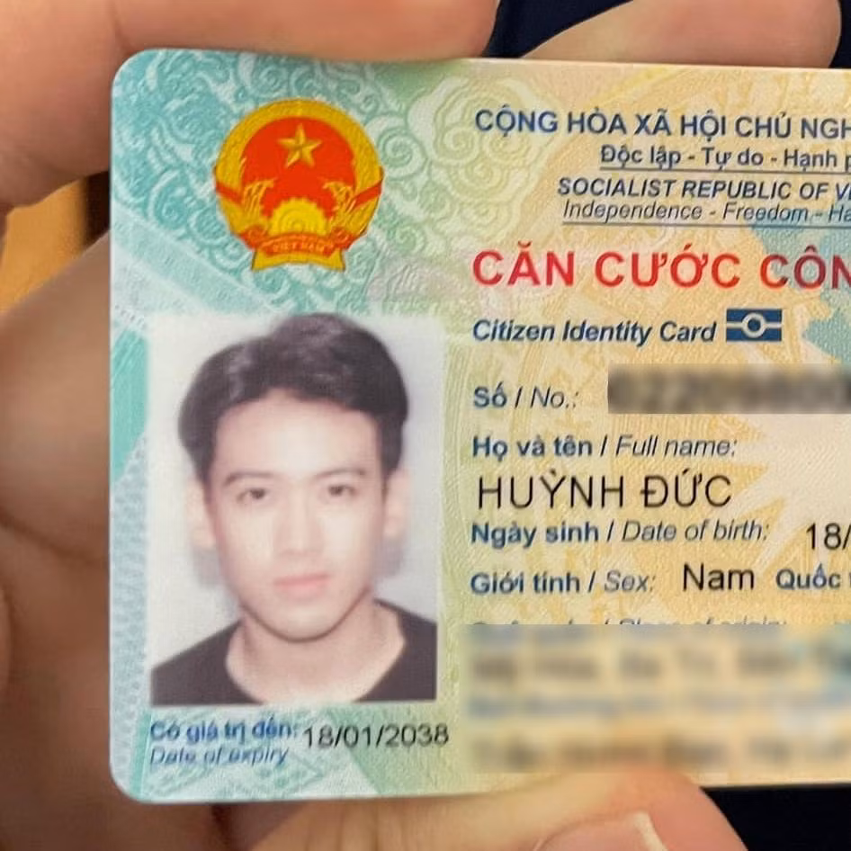Một bạn trẻ đã nhận được thẻ Căn cước công dân gắn chip.