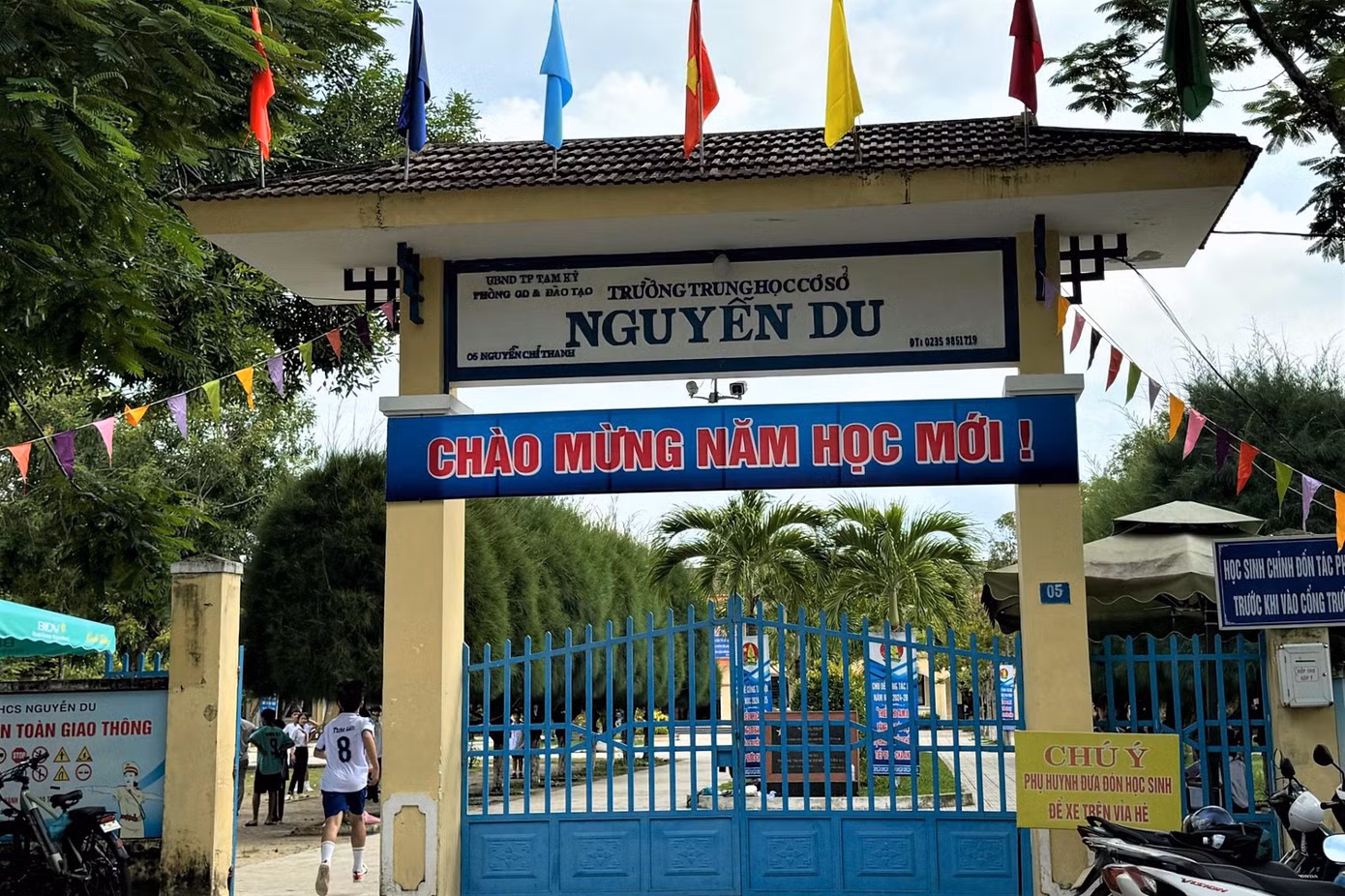 Trường THCS Nguyễn Du - nơi xảy ra vụ việc. (Ảnh: Lê Ca)