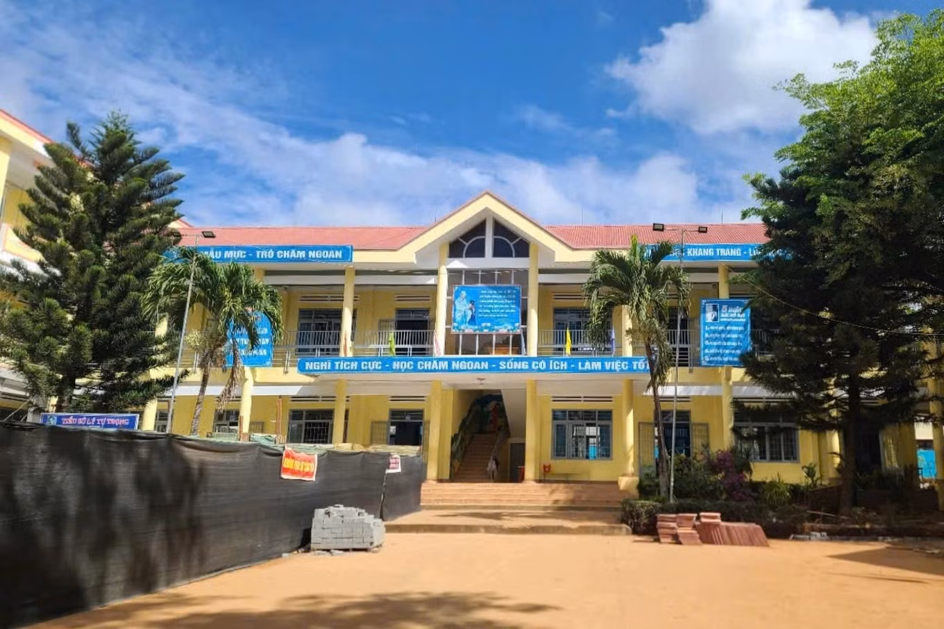 Trường Tiểu học Lý Tự Trọng, thành phố Buôn Ma Thuột. Trường Tiểu học Lý Tự Trọng, thành phố Buôn Ma Thuột.