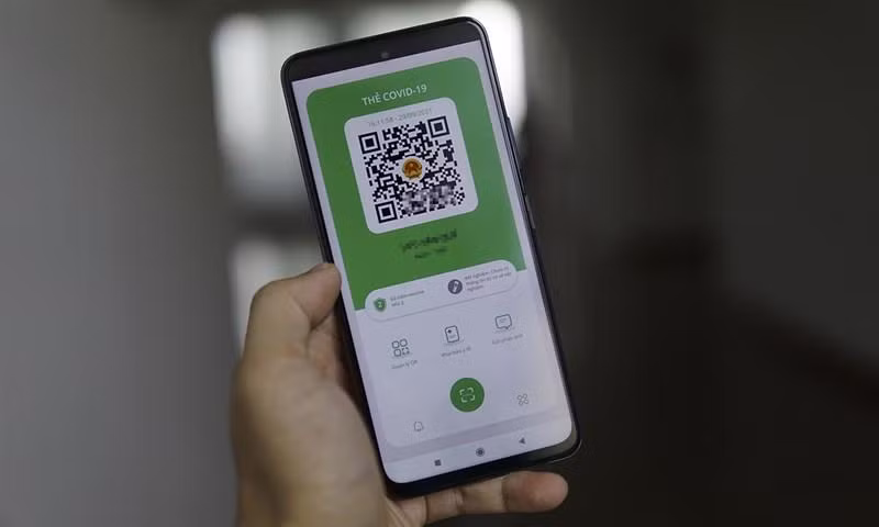"Hộ chiếu vắc-xin" sẽ được hiển thị trên ứng dụng Sổ Sức khỏe điện tử, PC-Covid. "Hộ chiếu vắc-xin" sẽ được hiển thị trên ứng dụng Sổ Sức khỏe điện tử, PC-Covid.