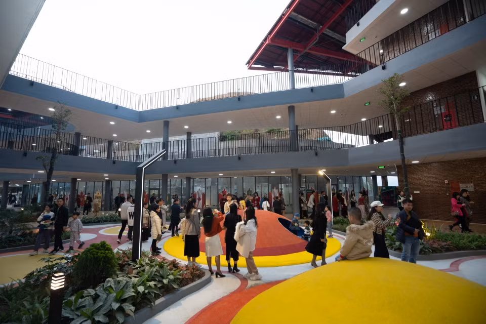 Học sinh và phụ huynh tham gia trải nghiệm trường Quốc tế CIS - Lào Cai.