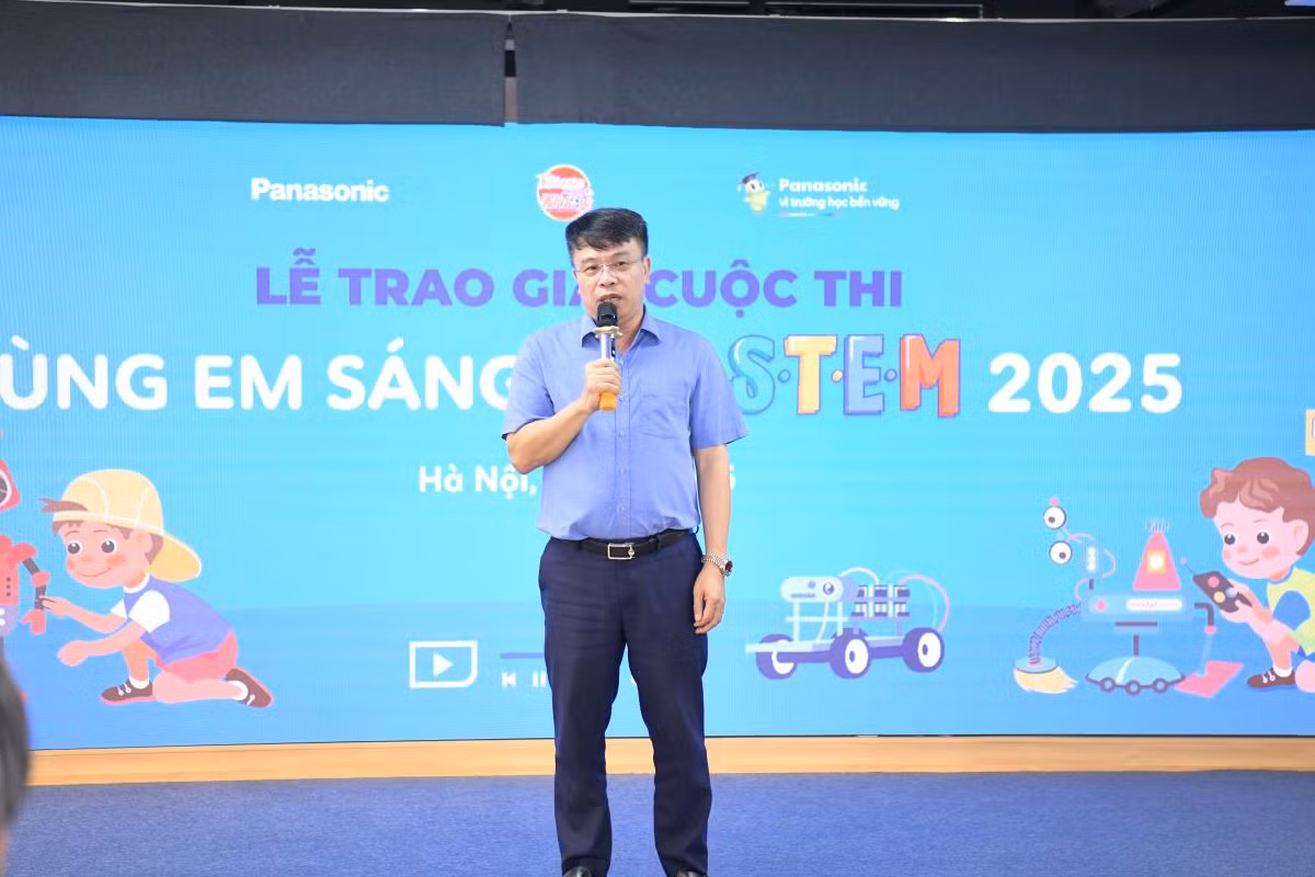 Nhà báo Nguyễn Phan Khuê, Tổng Biên tập Báo Thiếu niên Tiền phong và Nhi đồng. Nhà báo Nguyễn Phan Khuê, Tổng Biên tập Báo Thiếu niên Tiền phong và Nhi đồng.