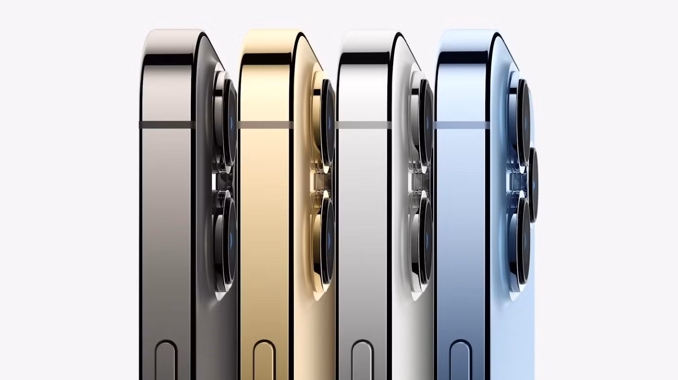 Về ngoại hình, phần tai thỏ của iPhone 13 series được thu gọn hơn, ngoài ra không có gì quá khác biệt so với iPhone 12. Về ngoại hình, phần tai thỏ của iPhone 13 series được thu gọn hơn, ngoài ra không có gì quá khác biệt so với iPhone 12.