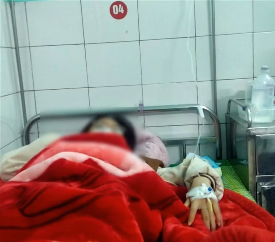 Nữ sinh Thái Bình bị bố của bạn học đánh đến nhập viện.