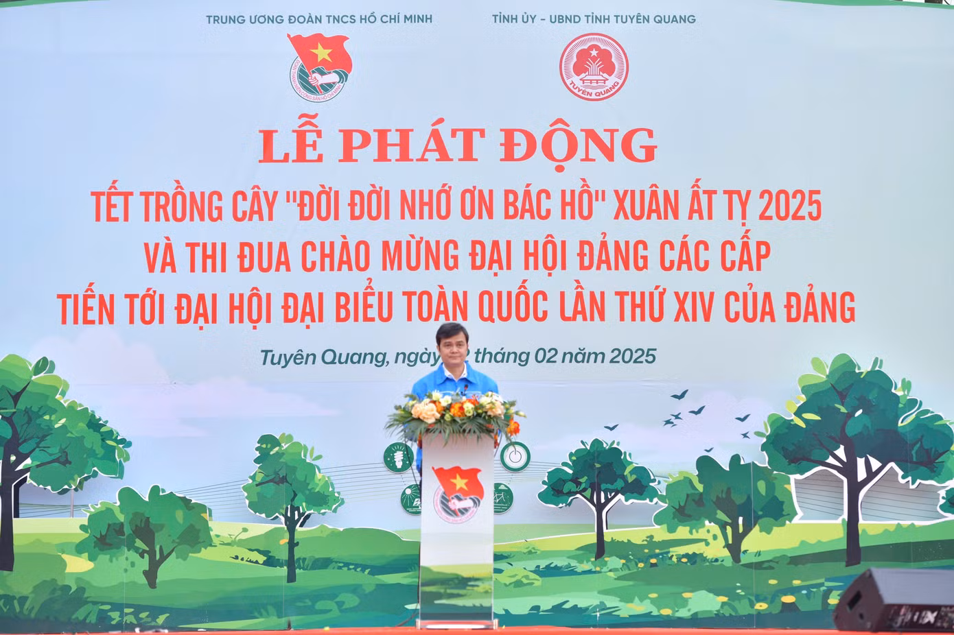 Đồng chí Bùi Quang Huy, Ủy viên dự khuyết BCH Trung ương Đảng, Bí thư thứ nhất Trung ương Đoàn phát biểu tại lễ phát động.