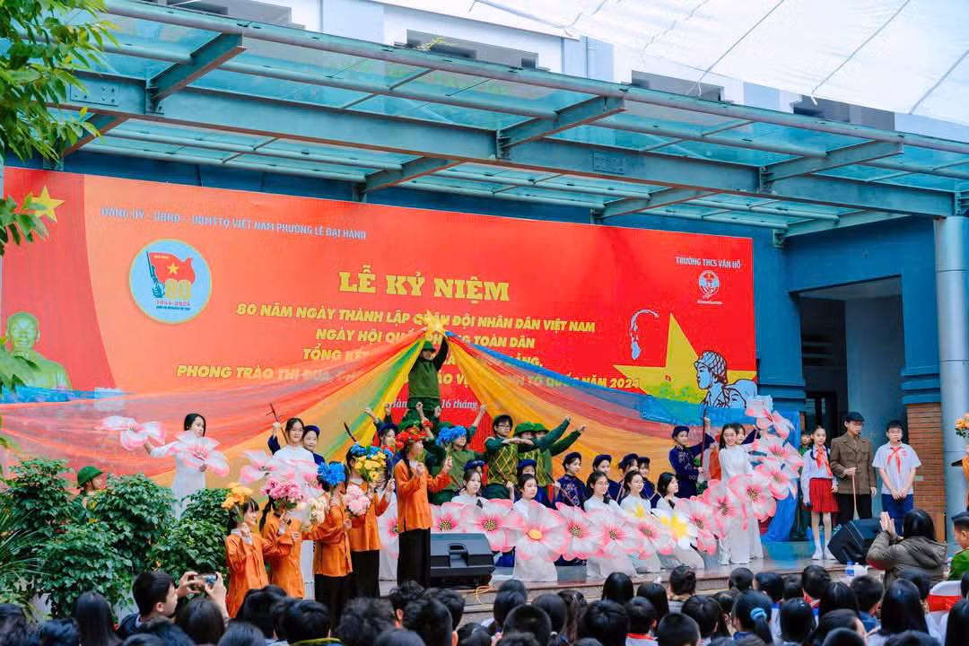 Không chỉ kiến thức chuyên môn, kỹ năng mềm và phẩm chất đạo đức của học sinh cũng được chú trọng phát triển.