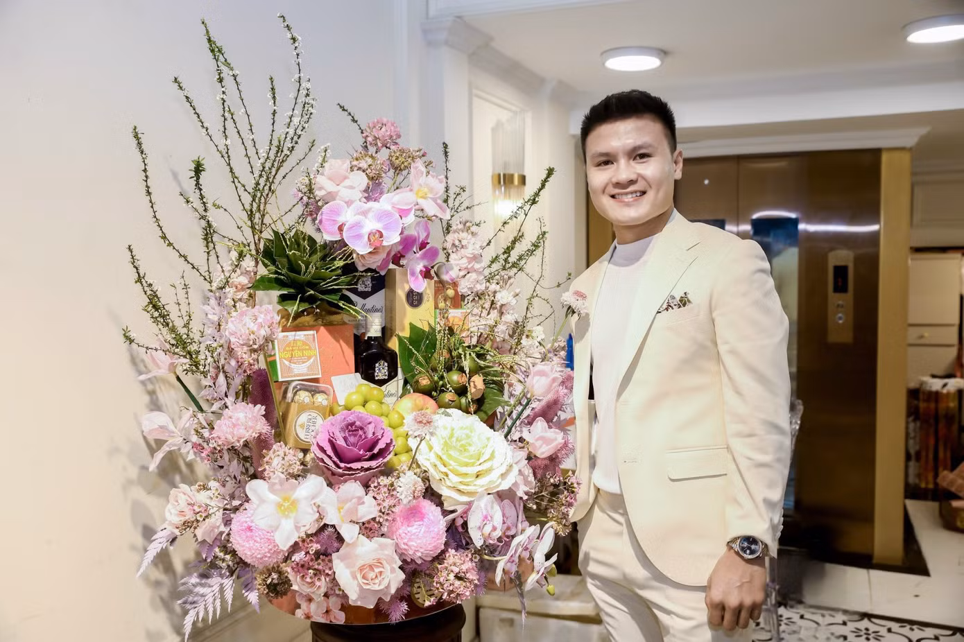 Quang Hải bảnh bao sang nhà Chu Thanh Huyền dạm ngõ sáng ngày 20/12.