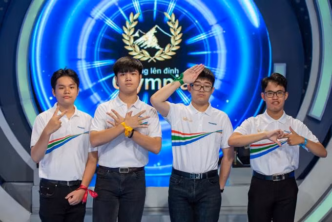 4 nhà leo núi bước vào trận Chung kết năm Olympia 2022. 4 nhà leo núi bước vào trận Chung kết năm Olympia 2022.