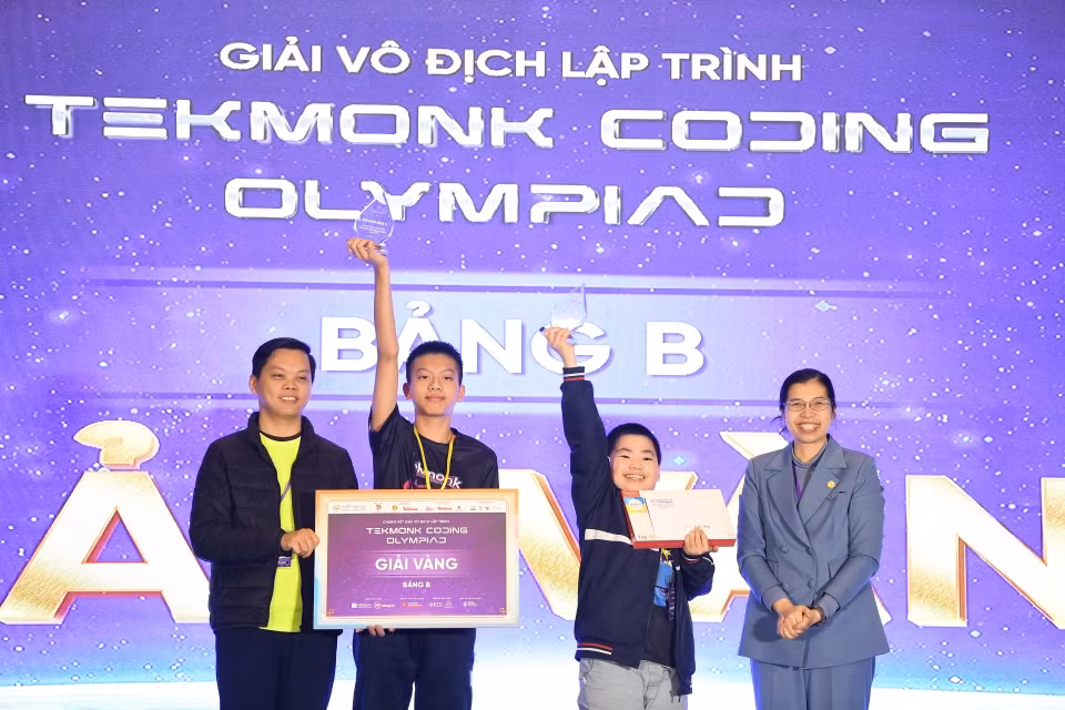 Bạn Nguyễn Đức Kiên (bên phải). Bạn Nguyễn Đức Kiên (bên phải).